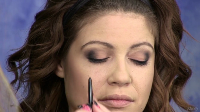 Mastering Makeup Application Techniques at Home – Screenshot 4