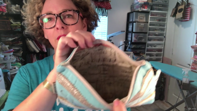 How to turn a graphic t-shirt into a cosmetic bag – Screenshot 2