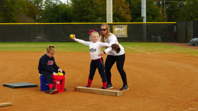 Youth Softball Skills and Drills Vol. 2 - Pitching – Screenshot 3