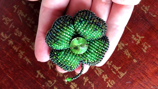 DIY Lucky Brooch Clover (3D seed bead embroidery) – Screenshot 3