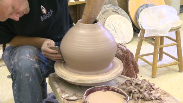 Wheel-Thrown Pottery III, Advance Techniques – Screenshot 3