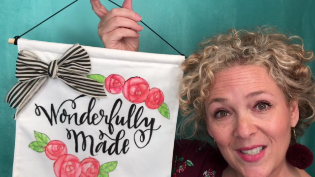 Lettering & Watercoloring on a Fabric Banner – Screenshot 1