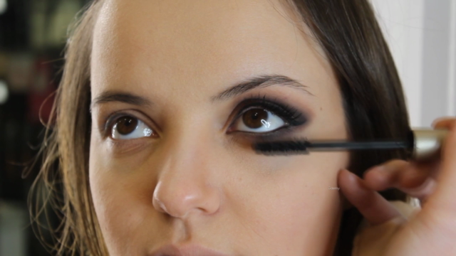 Curso Maquillaje Profesional Ojos Ahumados – Screenshot 1