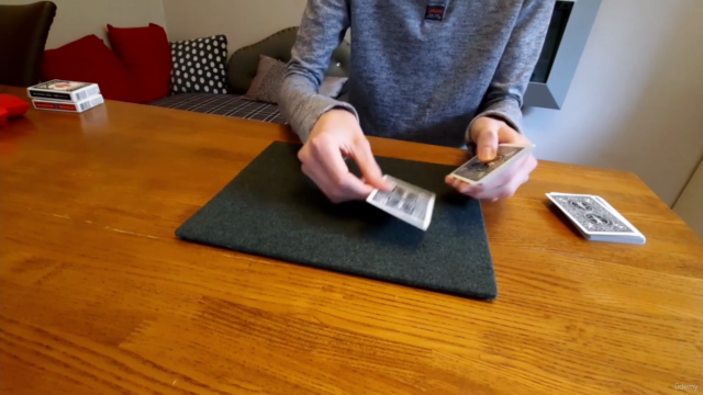 Ultimate Course in Card Magic: Go From Zero to Hero! – Screenshot 1