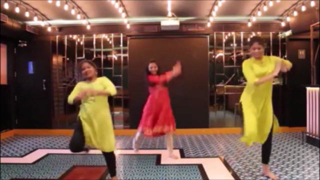Semi-Classical Dance on the Song Ghar More Pardesiya – Screenshot 2