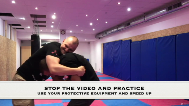 Learn SELF-DEFENSE with the TELESCOPIC BATON – Screenshot 4
