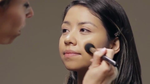 Essential Makeup Tips For Photos & Videos – Screenshot 4