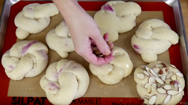Sweet Yeast Dough: A Vegan Guide to Simple Pastries – Screenshot 2