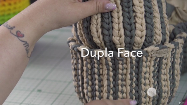 Curso de Crochê, Linda Peça com Duas Faces – Screenshot 3