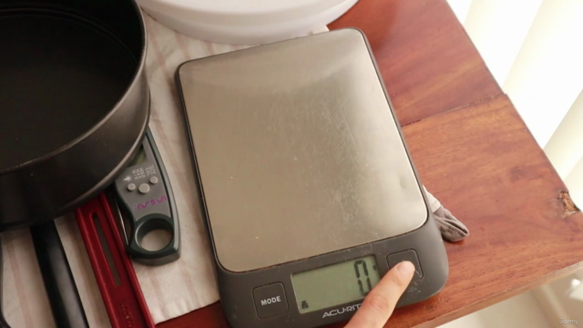 Cake Baking 101:Exploring Layer Cakes,Fillings and Frostings – Screenshot 2