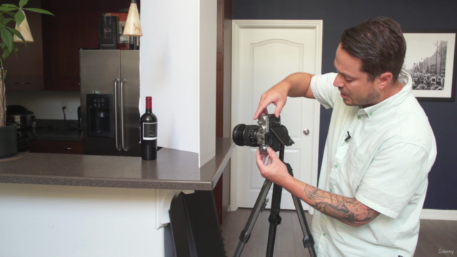 A Beginner's Guide to Product Photography – Screenshot 1
