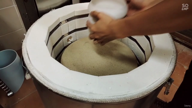 Pottery Wheel Throwing & Kiln Firing for Complete Beginners – Screenshot 1