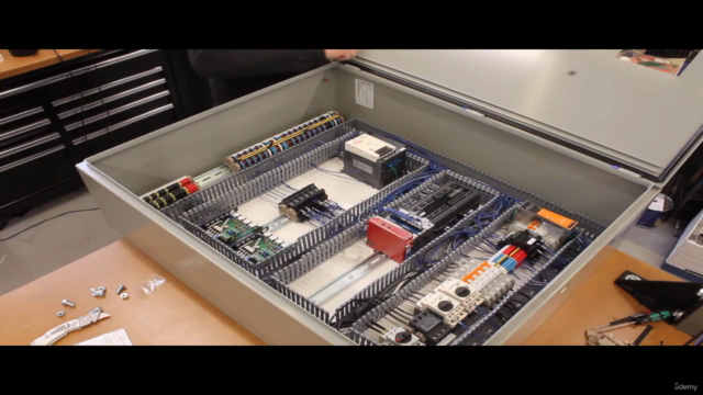 Comprehensive Course in Automated Industrial Control – Screenshot 1