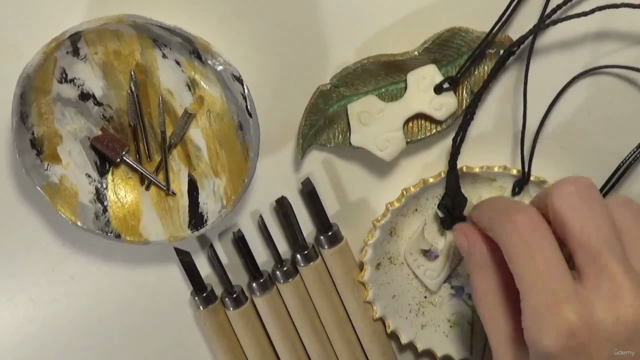Bone and Wood Jewelry Carving for Beginners – Screenshot 1