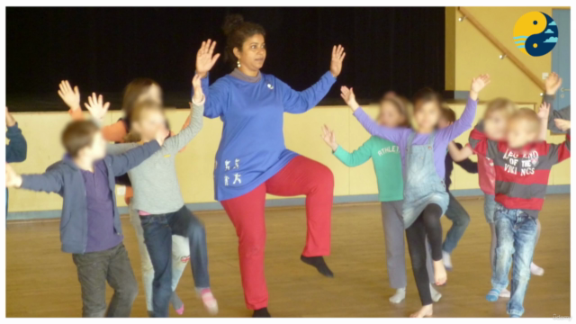 Shibashi or Tachi qigong in 18 movements – Screenshot 3
