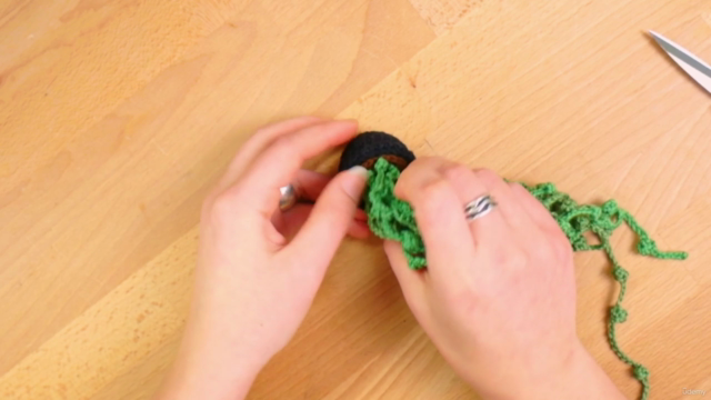 Amigurumi: How to Crochet a Hanging Plant – Screenshot 3