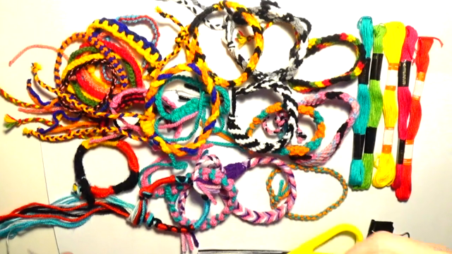 Learn the Basic Techniques for Creating Friendship Bracelets – Screenshot 2