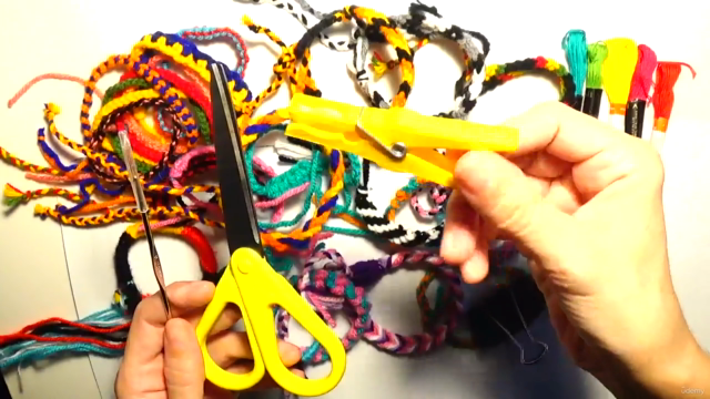 Learn the Basic Techniques for Creating Friendship Bracelets – Screenshot 3