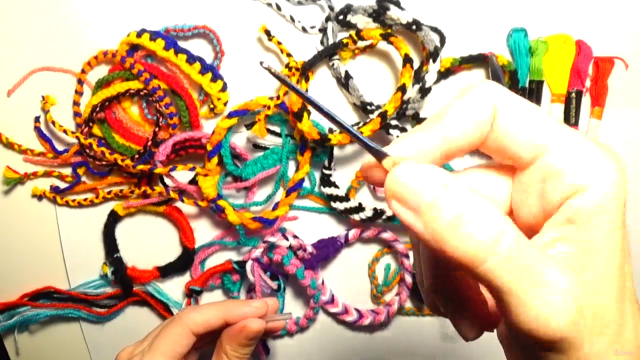 Learn the Basic Techniques for Creating Friendship Bracelets – Screenshot 4