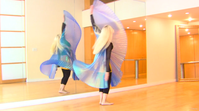Belly dance with the Wings of Isis - open level with Neon – Screenshot 1