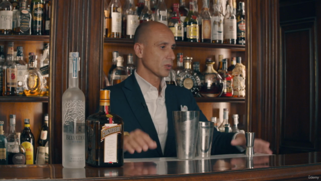 Hospitality Masterclass: Luxury Bar Service – Screenshot 1