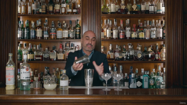 Hospitality Masterclass: Luxury Bar Service – Screenshot 2
