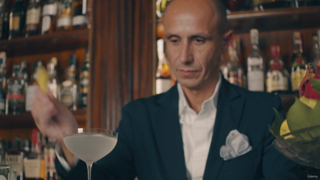 Hospitality Masterclass: Luxury Bar Service – Screenshot 4