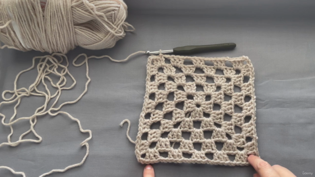 Beginner Crochet - Crochet an Infinity Granny Square Blanket – Screenshot 1