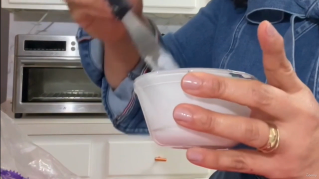 How to Prepare Royal Icing Consistencies-Master Class – Screenshot 3