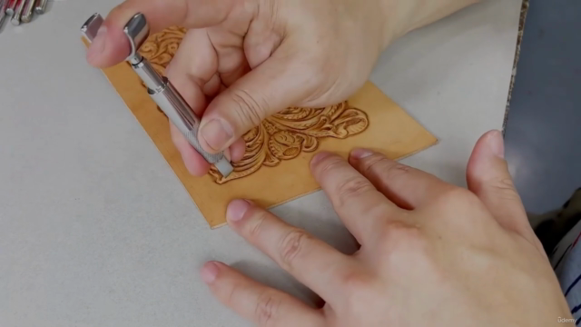 Leather carving elves and floral Women's shoulder bag – Screenshot 2