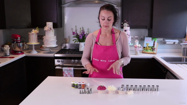 Learn to Pipe Beautiful Buttercream Flowers for Cakes – Screenshot 1