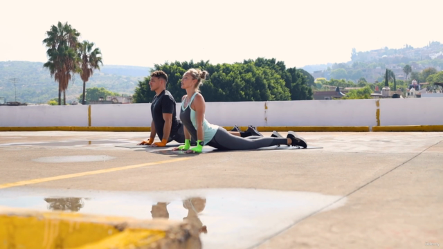 15-Minute Yoga For Flexibility, Strength And Recovery – Screenshot 3