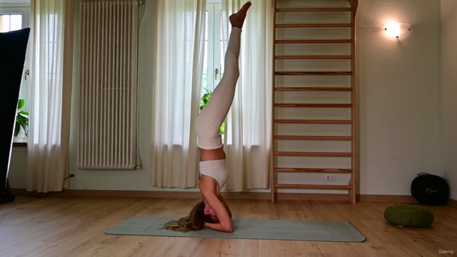 1-Month Headstand Program. Level up your practice – Screenshot 1