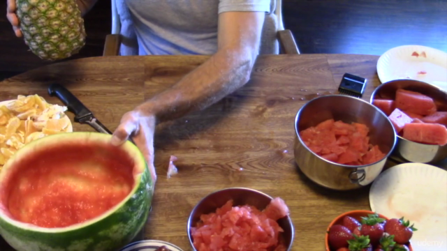 Food Decorating: Watermelon Fruit Decorating Arrangement – Screenshot 3