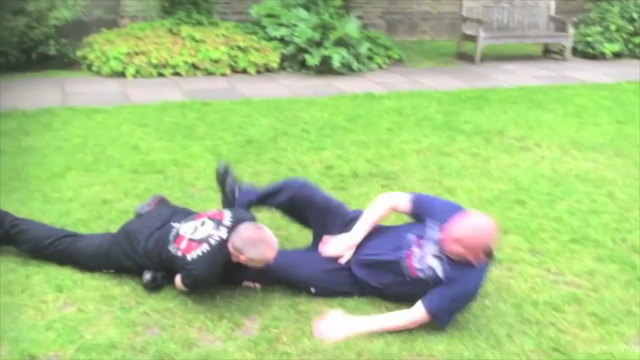 Urban Krav Maga: Defending Knife Threats and Attacks – Screenshot 4
